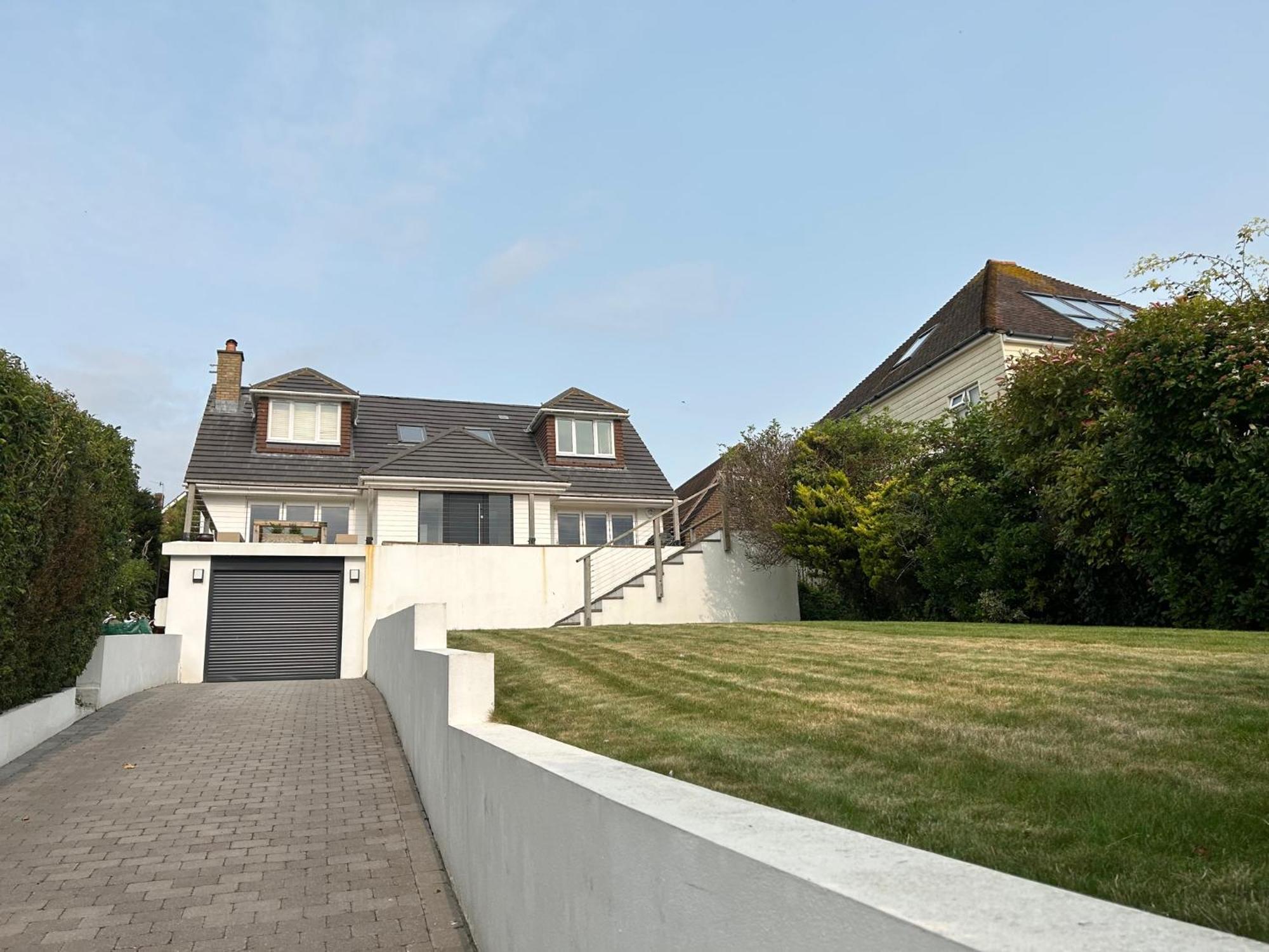 Sanctuary By The Sea With Large Room Including Lounge, Bathroom, Direct Garden Access & Free Parking Brighton Bagian luar foto