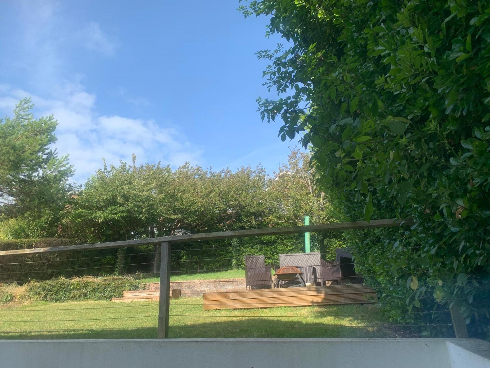 Sanctuary By The Sea With Large Room Including Lounge, Bathroom, Direct Garden Access & Free Parking Brighton Bagian luar foto