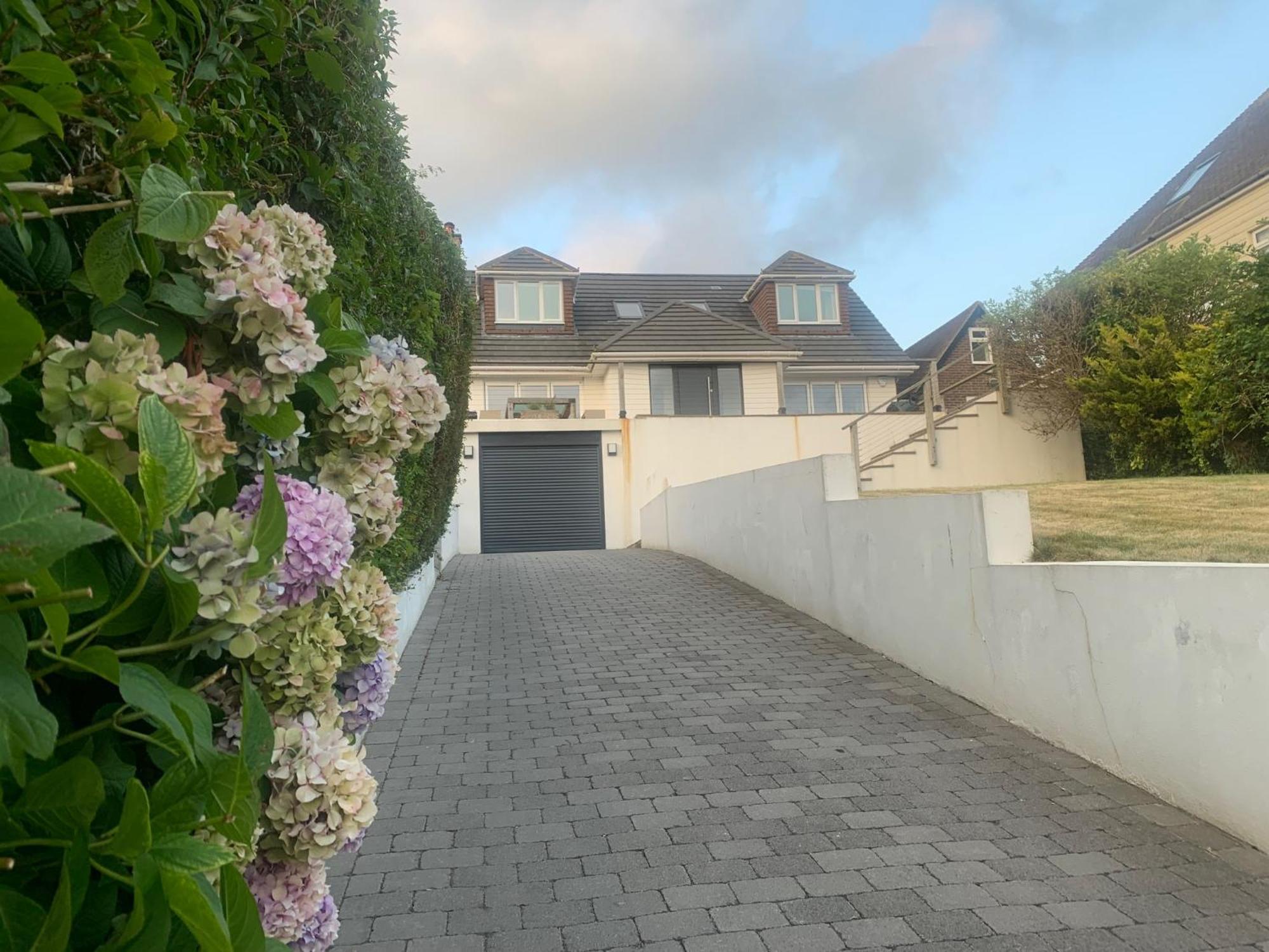Sanctuary By The Sea With Large Room Including Lounge, Bathroom, Direct Garden Access & Free Parking Brighton Bagian luar foto