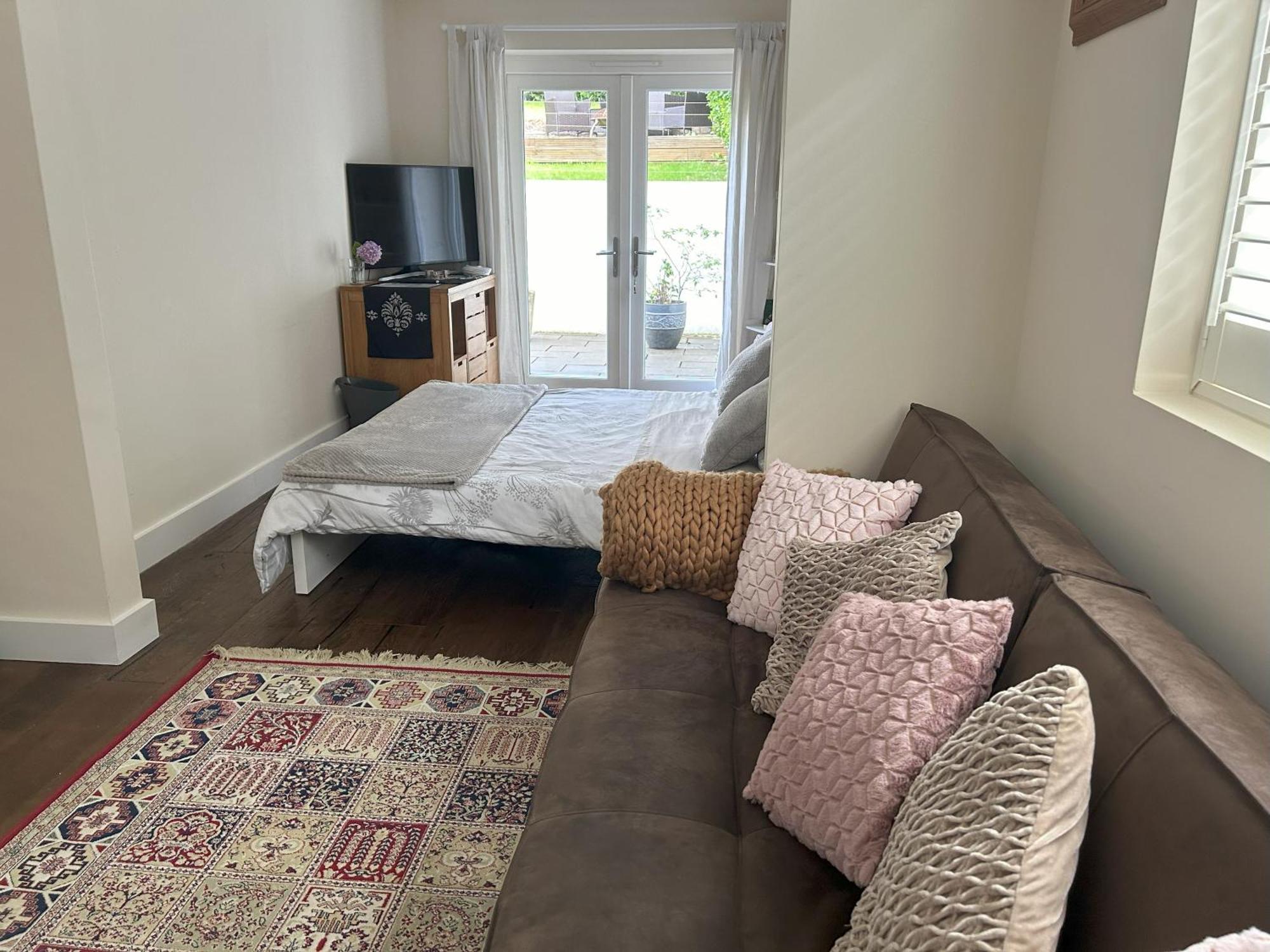 Sanctuary By The Sea With Large Room Including Lounge, Bathroom, Direct Garden Access & Free Parking Brighton Bagian luar foto